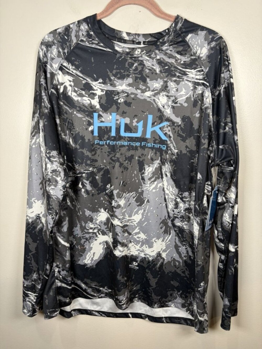 Huk Long Sleeve Camo Mossy Oak Fishing Shirt Size XL NWT Vented Performance